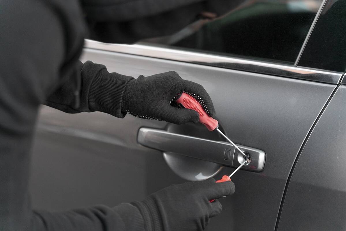 Šakių rajone pavogtas automobilis, Tauragėje – mikroautobusas