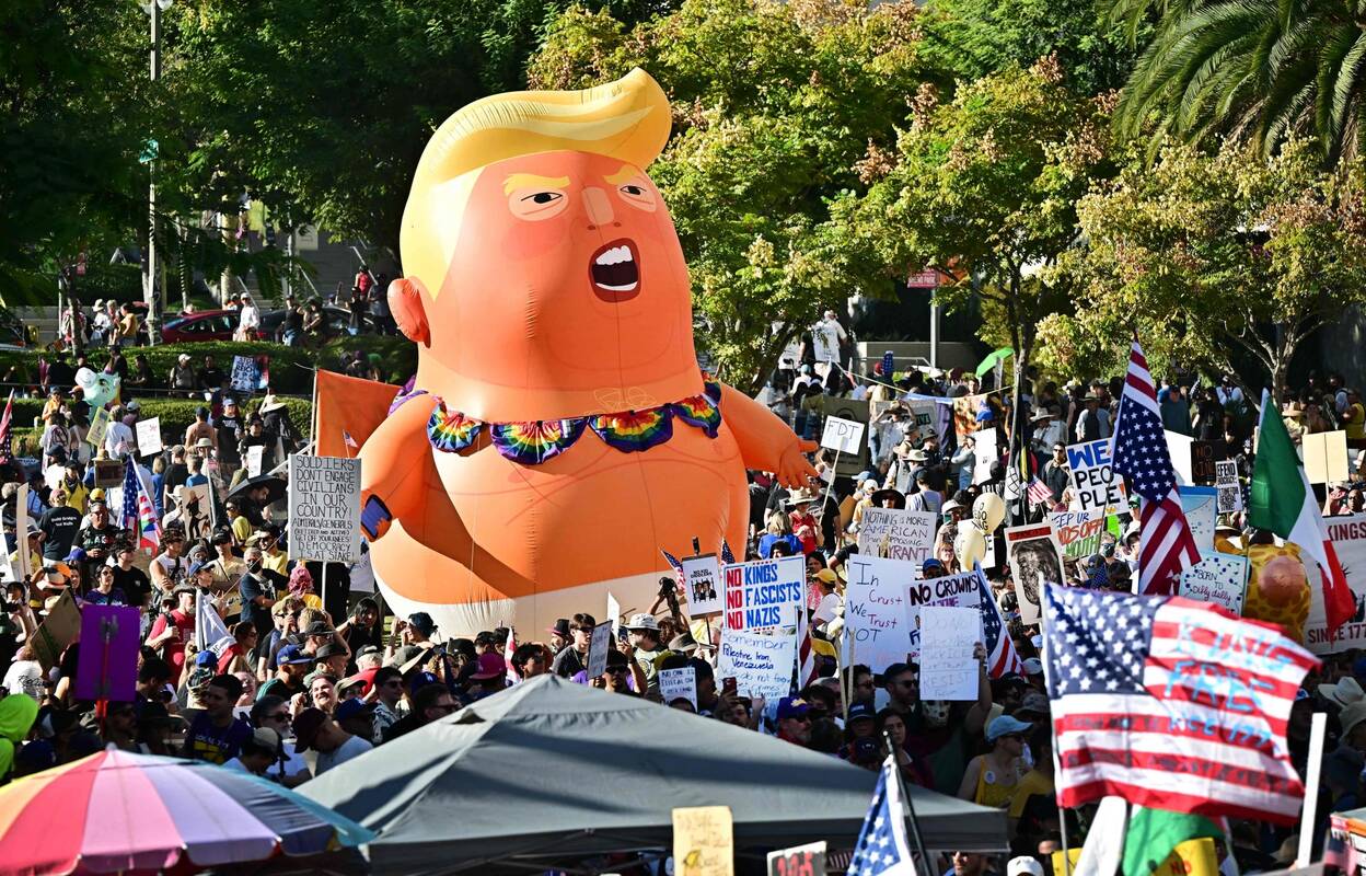 Donaldas Trumpas grasina pasiųsti kariuomenę į San Franciską