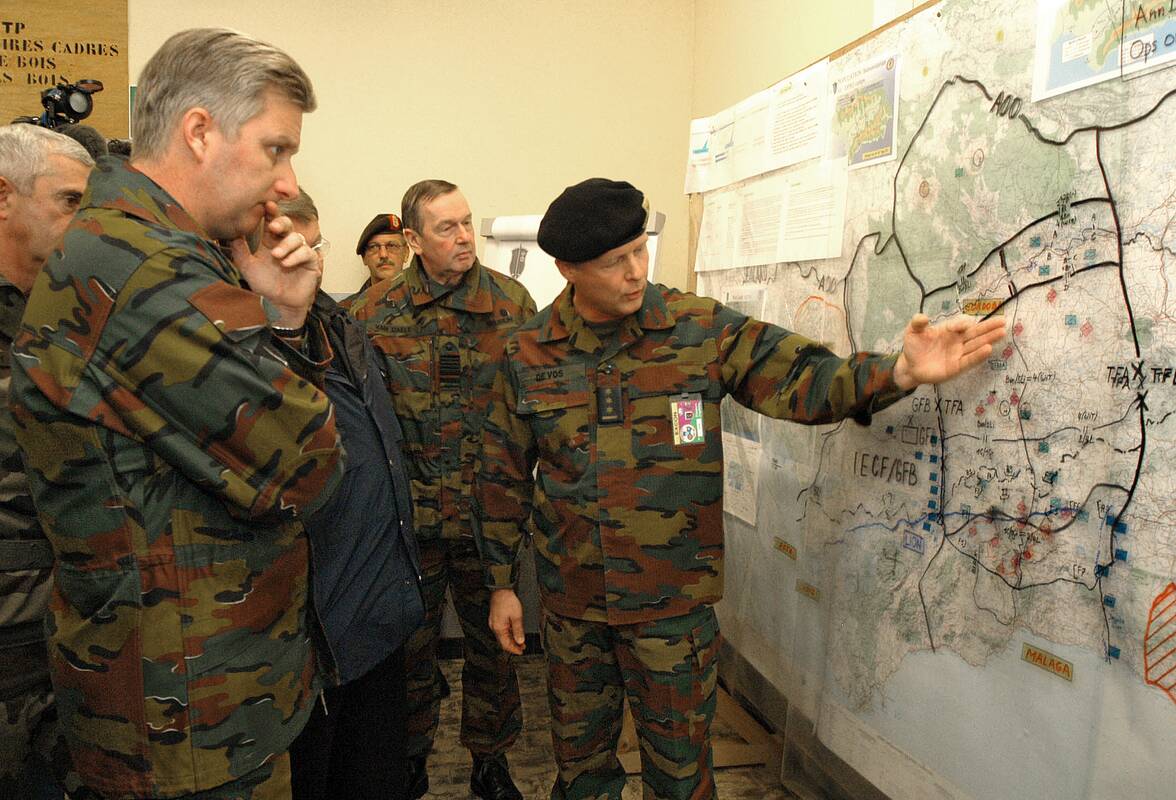 Net penkiolika neatpažintų dronų pastebėti virš Belgijos karinės bazės