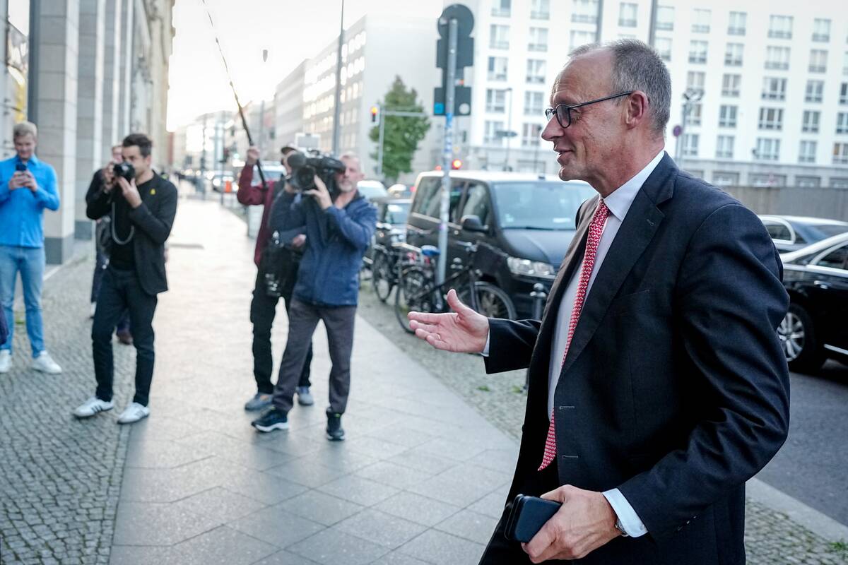 Merzas: ES neturėtų drausti prekiauti naujais automobiliais su vidaus degimo varikliais