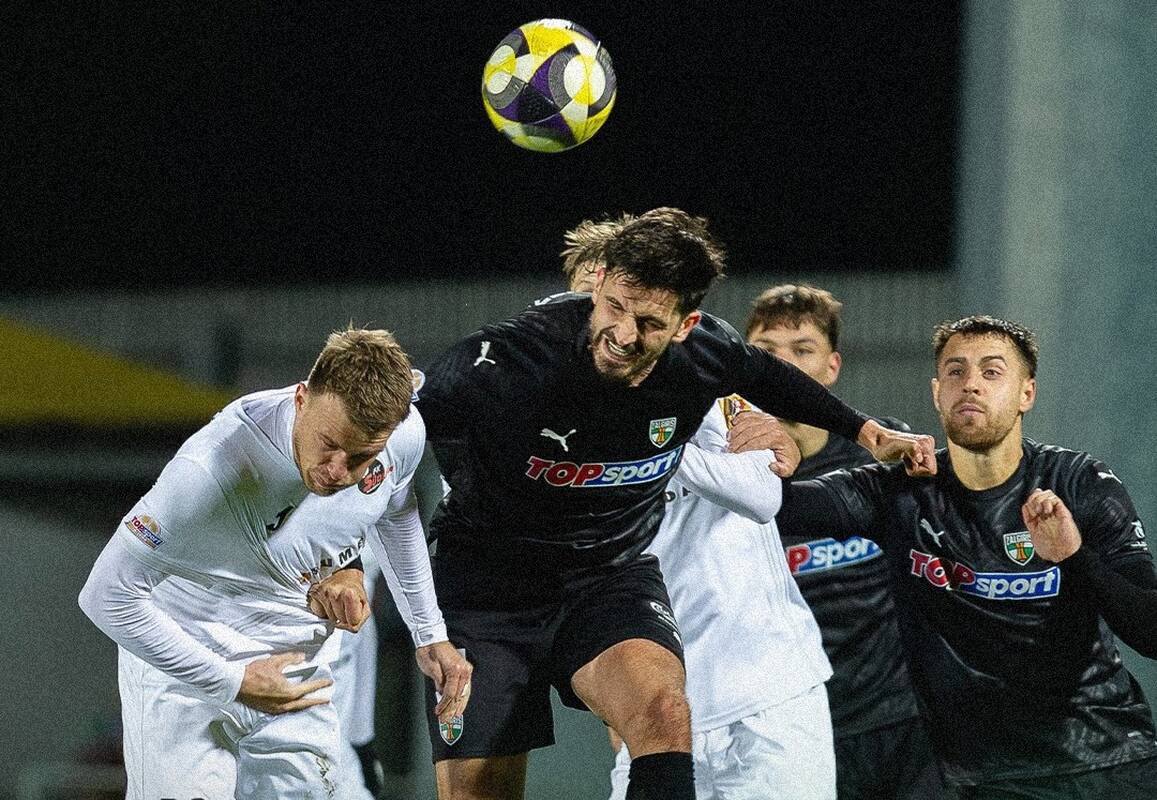 Barjeras: „Kauno Žalgirio“ futbolininkams (juodos spalvos apranga) šį sezoną nepavyko nugalėti „Sūduvos“.