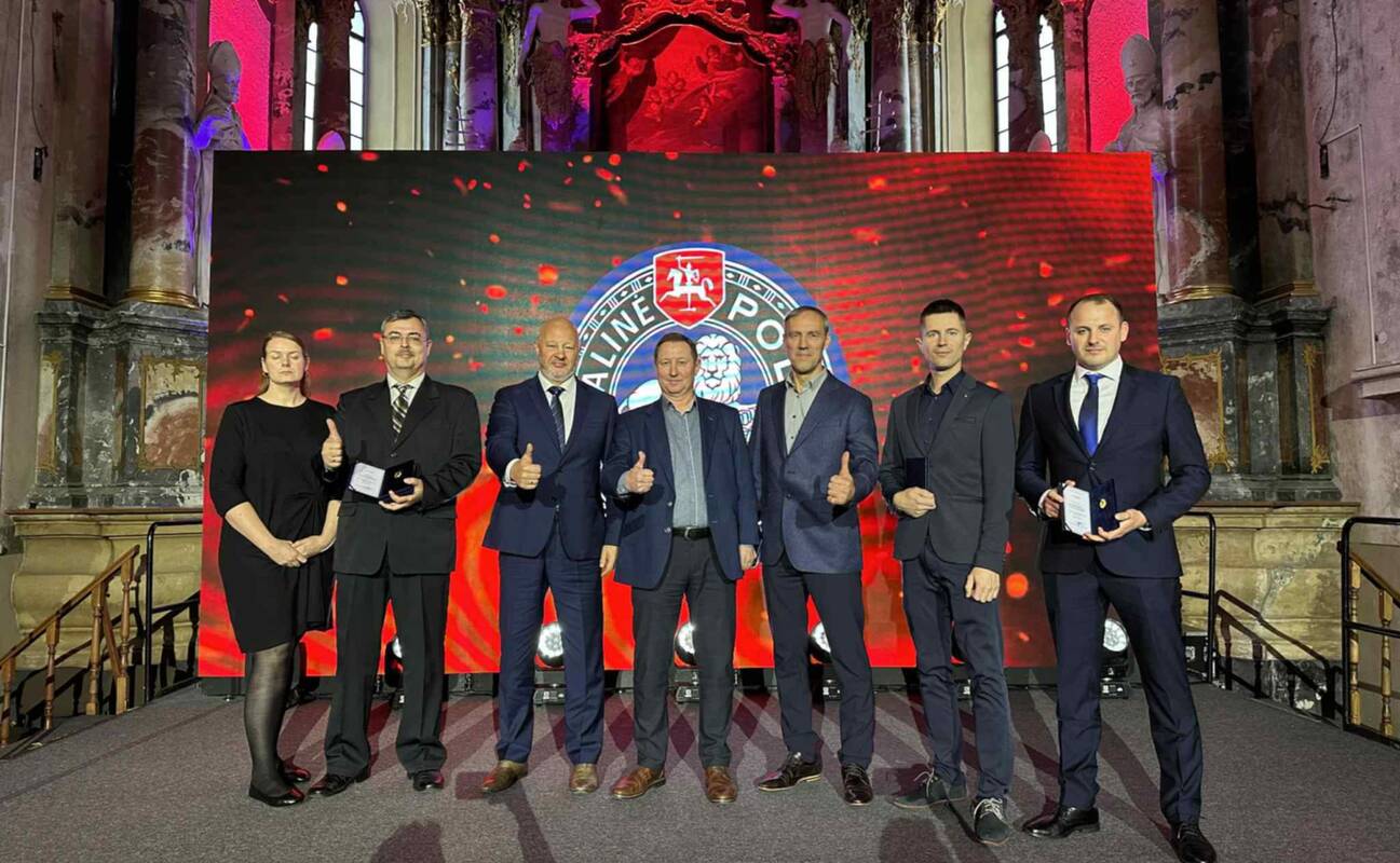 Įvertinimas: Vilniuje vykusiose iškilmėse konkurso laimėtojai nusifotografavo atminčiai.