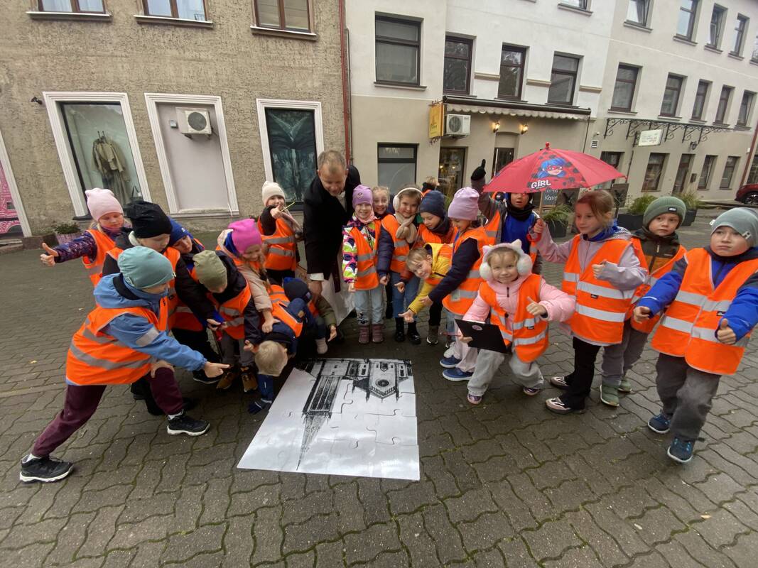 Šv. Jono bažnyčia ir lietuvių Šv. Jokūbo bažnyčia.