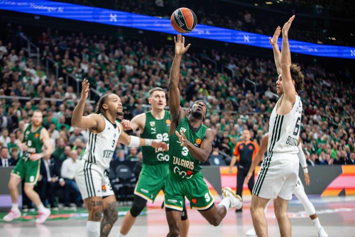 Persikūnijimas: susižeidus N. Williamsui-Gossui, prancūzas S. Francisco (su kamuoliu) vėl sužibo ryškiausiomis spalvomis.