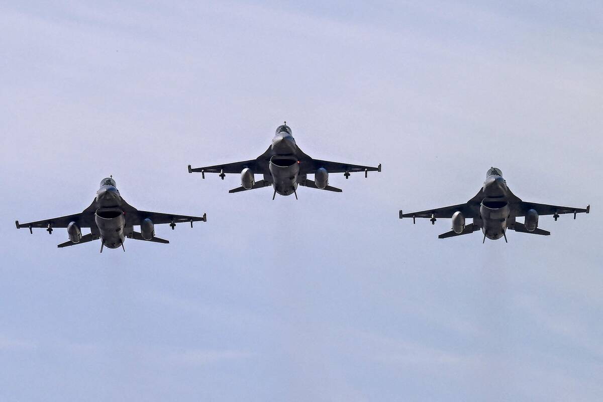 Pakistano dronai ir naikintuvai bombardavo kovotojus Afganistane