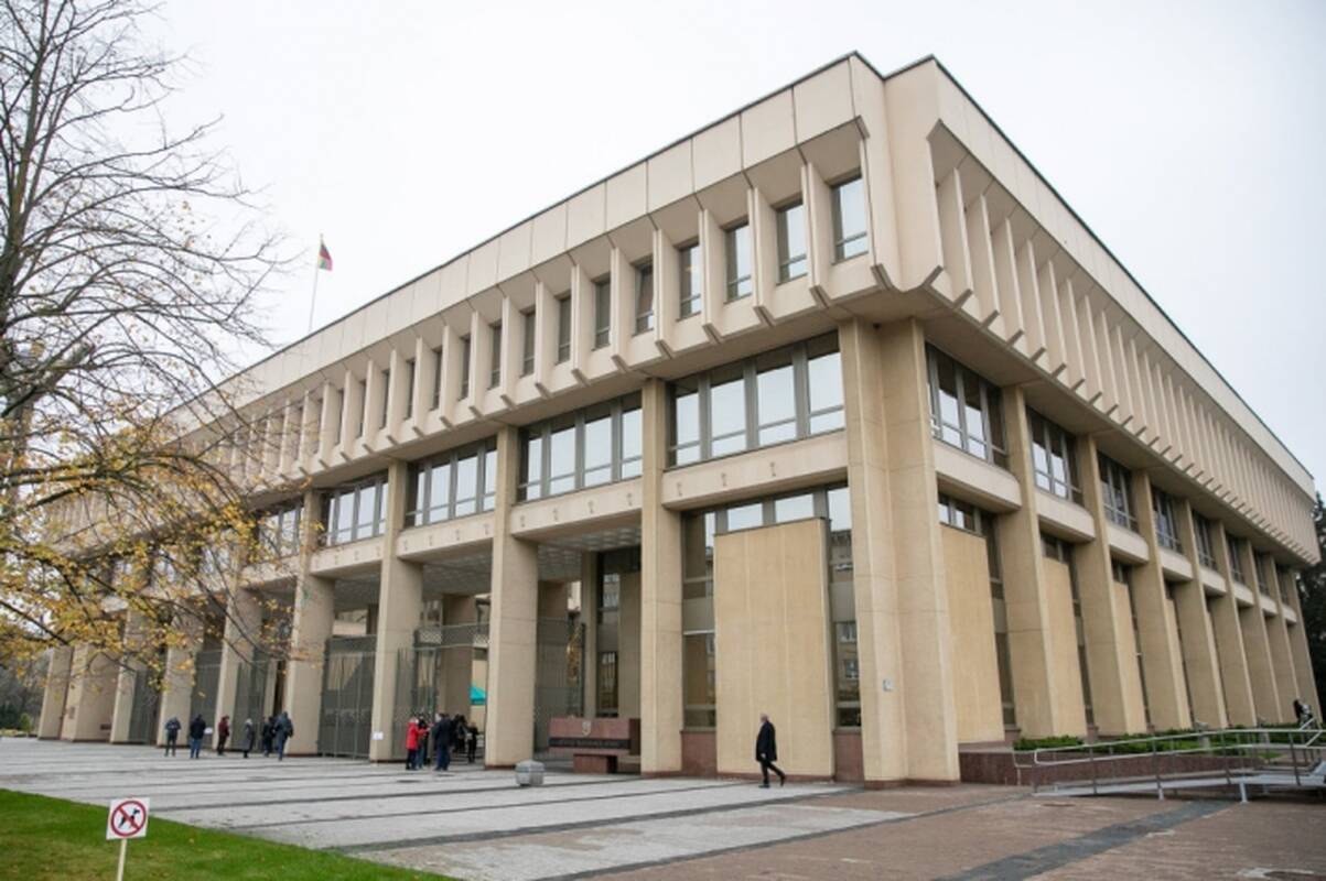 Valdantieji svarsto šaukti nenumatytą Seimo posėdį dėl sveikatos paslaugų apmokėjimo pakeitimų