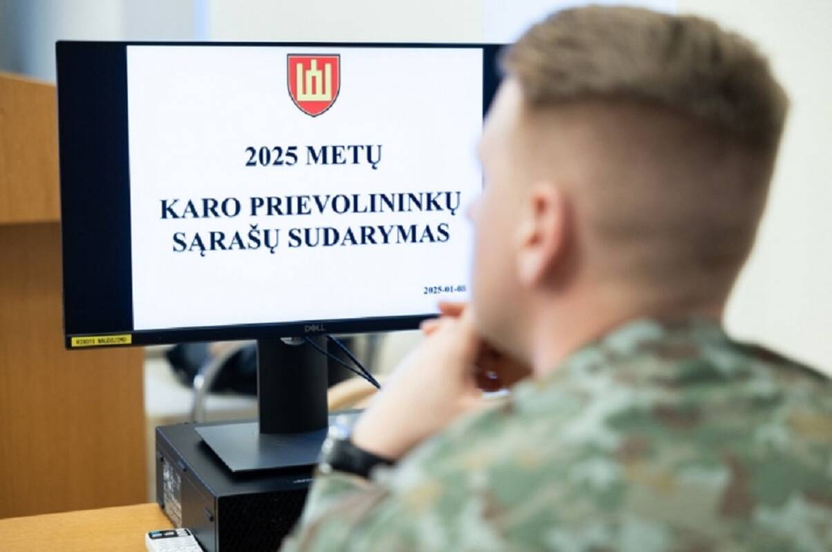 Vyriausybė – už paprastesnę subsidijų tvarką karo prievolininkus priimantiems darbdaviams