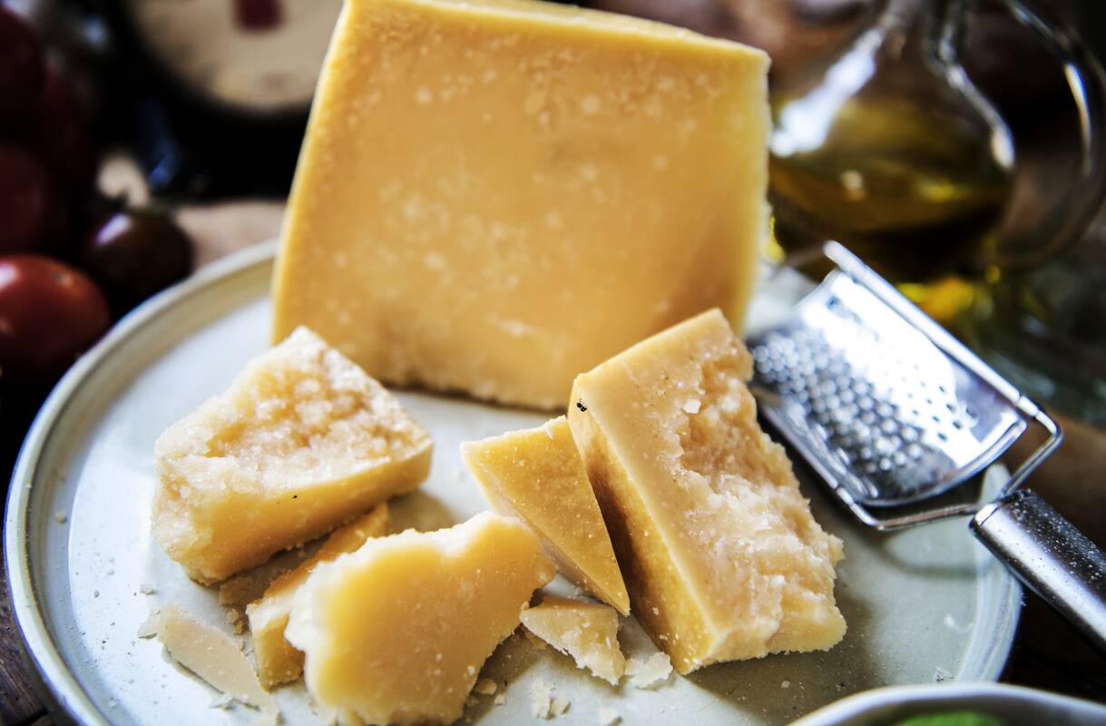 „Vos nesusigraudinau“: žmones šokiravo tiesa apie parmezano sudėtį