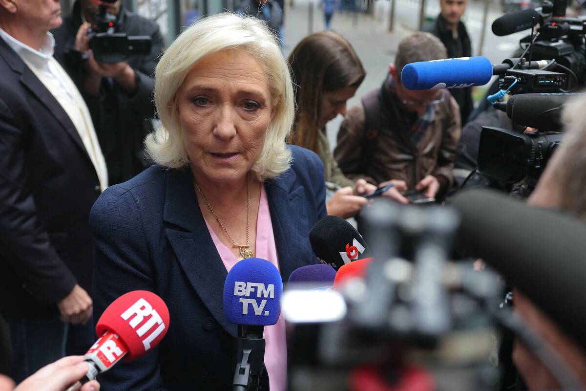 Le Pen ragina surengti pirmalaikius parlamento rinkimus