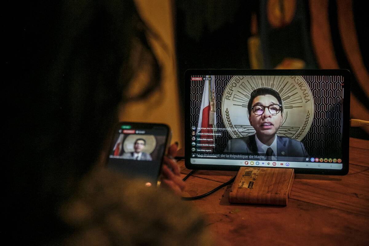 Nušalintas Madagaskaro prezidentas pabėgo iš šalies