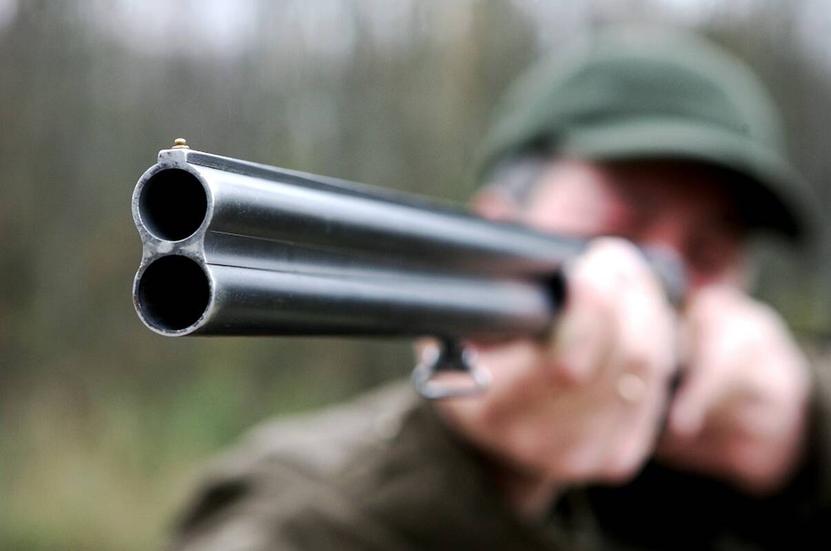 To dar nebuvo: į medžioklės šaudymo egzaminą atvyko įkaušęs vyras