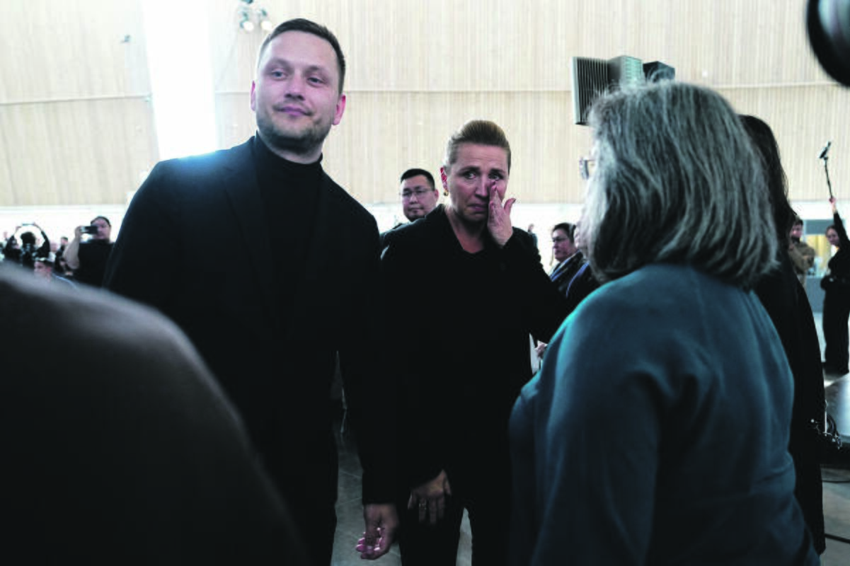 Skola: Grenlandijos ir Danijos vyriausybių vadovams teko ne pati maloniausia misija – atsiprašyti už savo tolimų pirmtakų padarytas skriaudas Grenlandijos moterims. Nuotraukoje – rugsėjo 24 d. vykusio atgailos renginio Nuko kultūros centre akimirka.