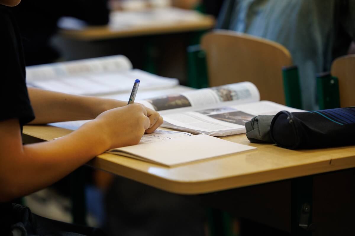 Ministerija žada mažiau kontroliuoti mokyklas