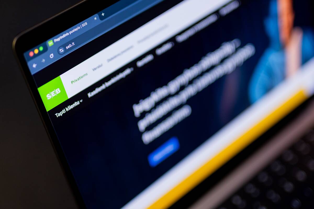 Trys didieji bankai kitąmet kels dalies paslaugų įkainius, „Luminor“ sprendimo dar nepriėmė