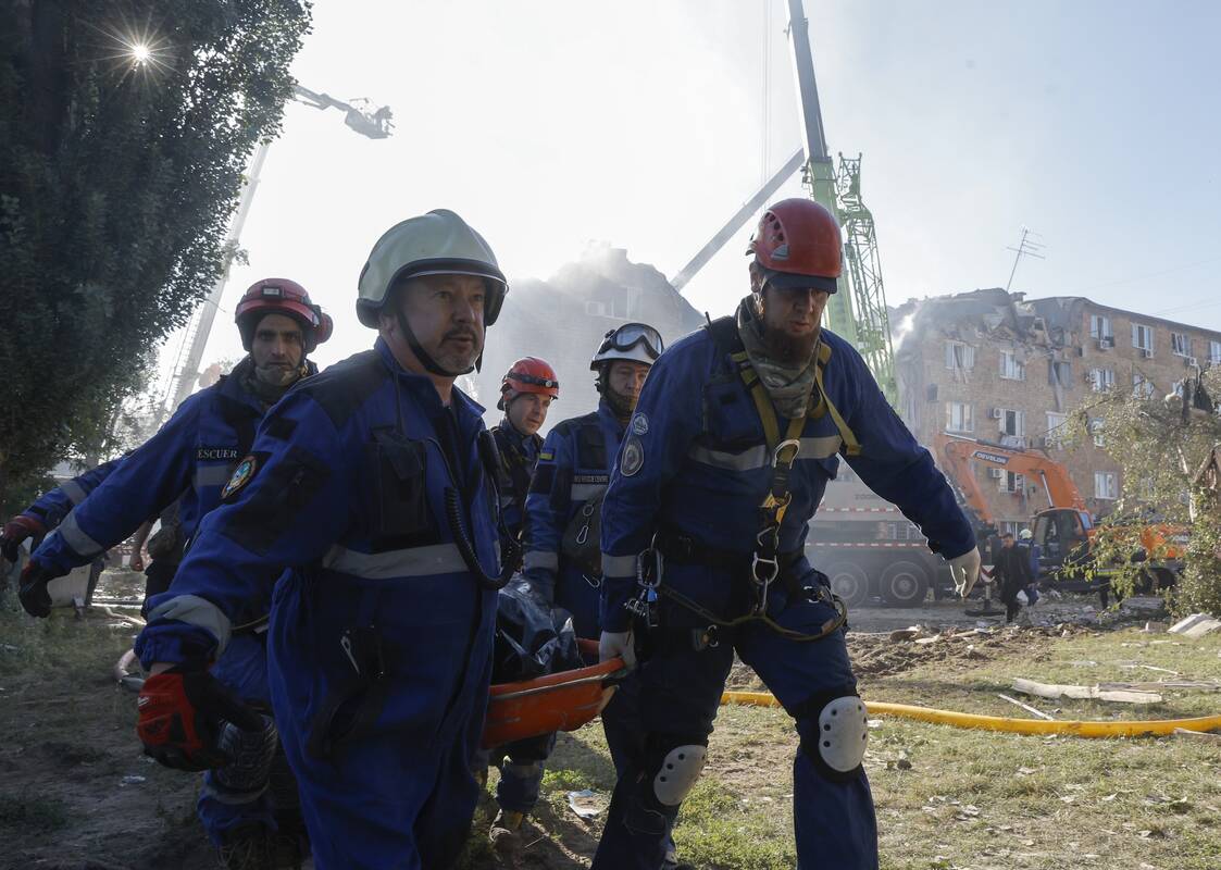 Per naktinę bepiločių orlaivių ataką Kyjive sužeisti septyni žmonės