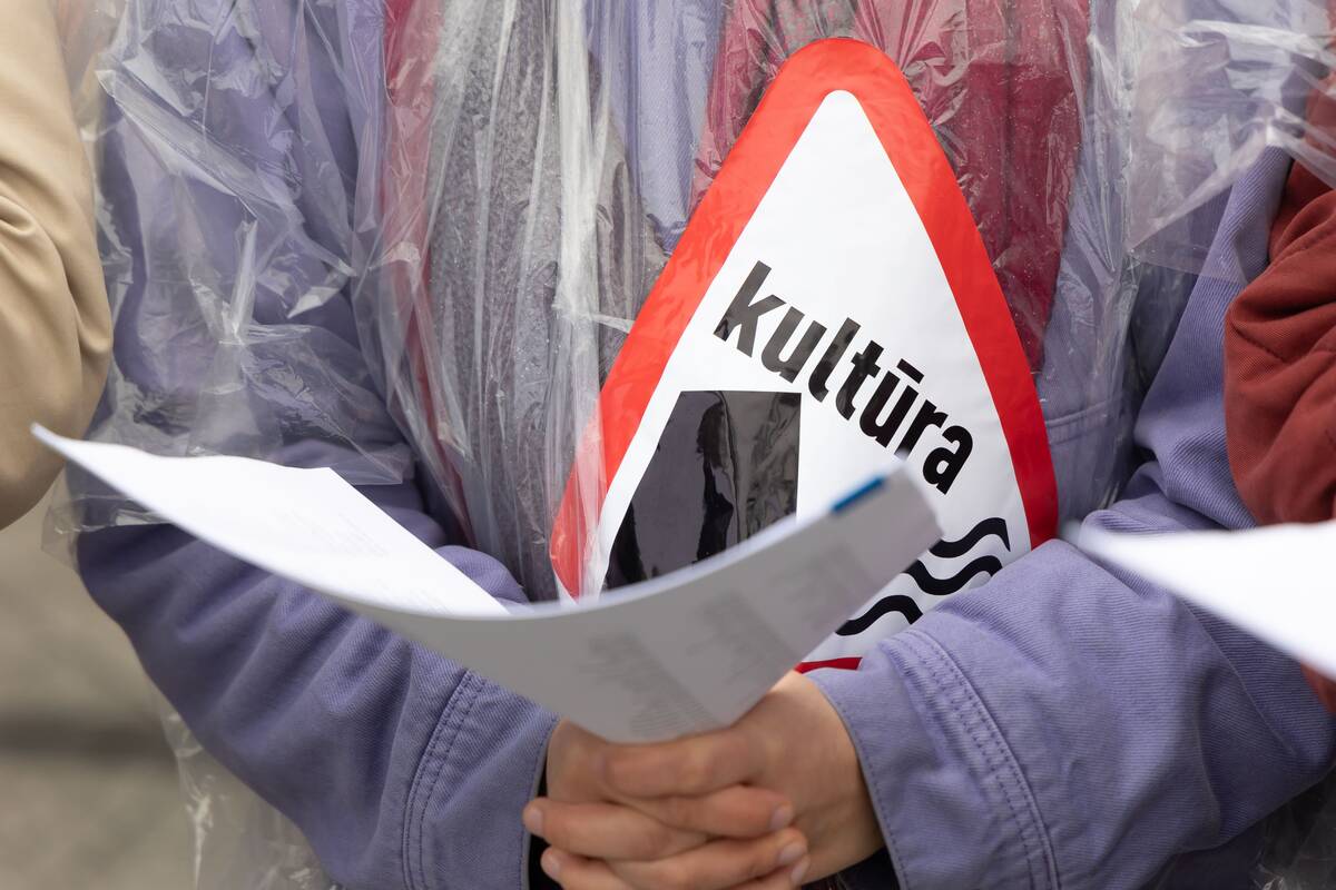 Tęsiasi kultūros bendruomenės protestai: prie Vyriausybės skambės lietuviškos dainos