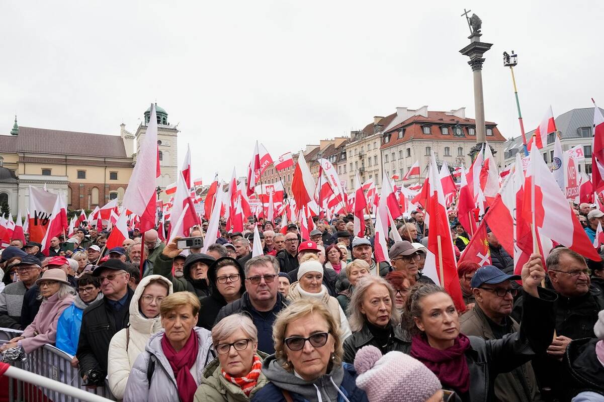 Tūkstančiai žmonių Varšuvoje protestavo prieš neteisėtą imigraciją ir Europos migracijos politiką