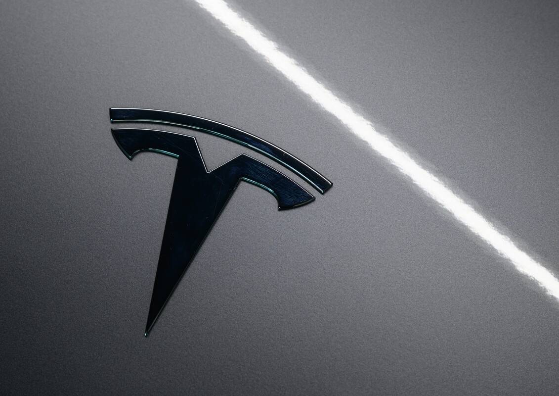 „Tesla“ sulaukė ieškinio iš visureigyje „Cybertruck“ žuvusios merginos tėvų