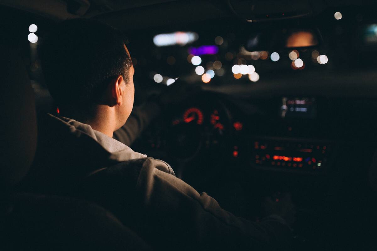 Girtas vyras užpuolė pavežėją: suėmęs kaklą, lenkė link vairo