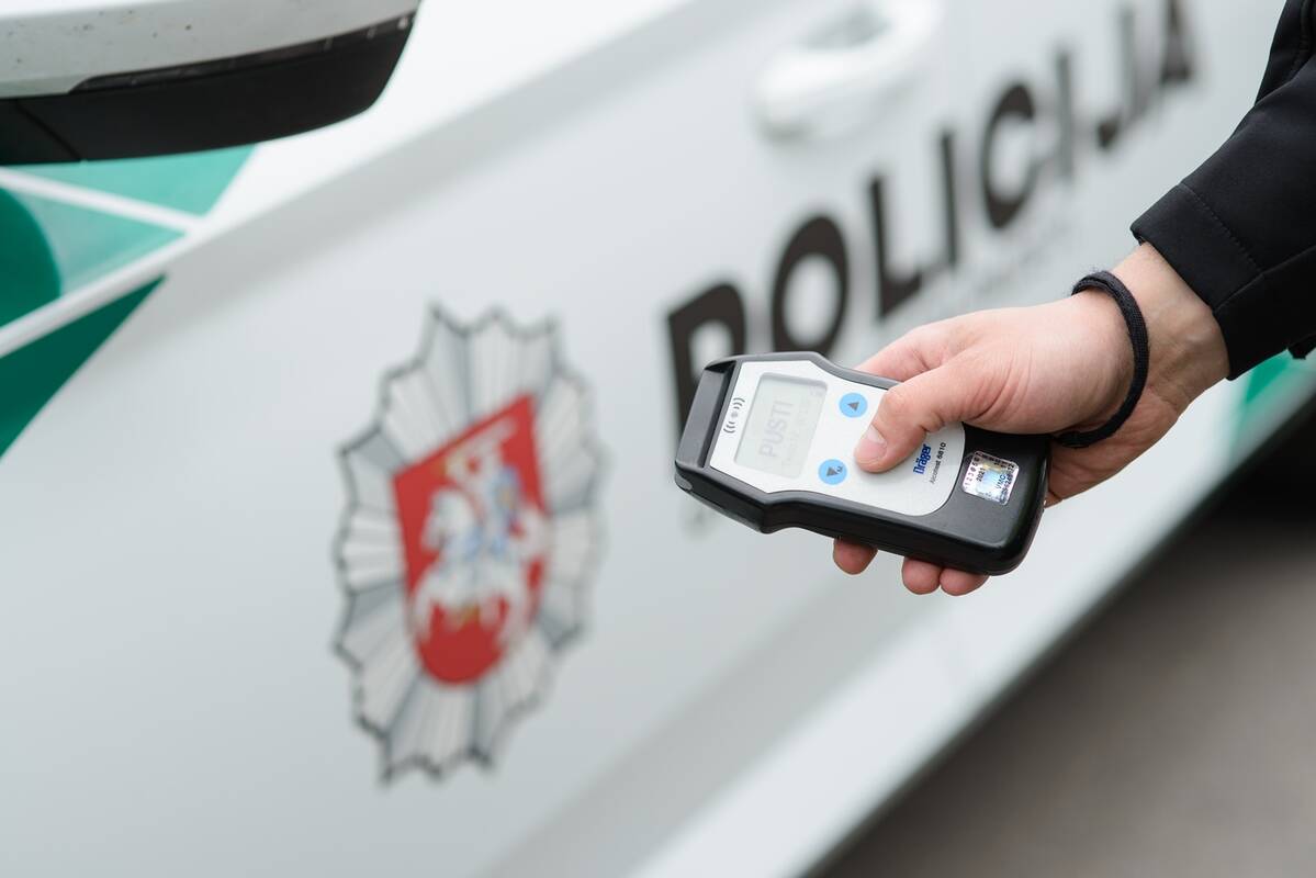 Girtas vairuotojas skubėjo nusiplauti automobilį