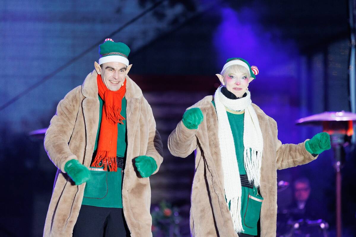 Jonavoje įžiebta Kalėdų eglutė ir Kalėdinių eglučių miestelis