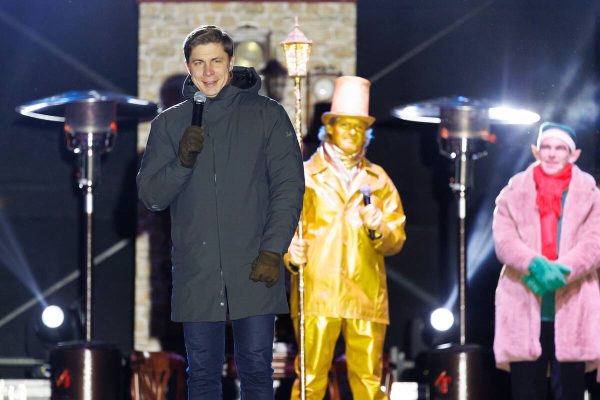 Jonavoje įžiebta Kalėdų eglutė ir Kalėdinių eglučių miestelis