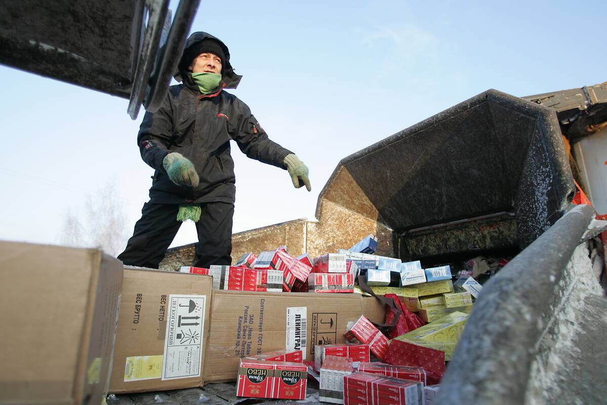 Atskleidė į Lietuvą plūstančių kontrabandinių rūkalų mastą