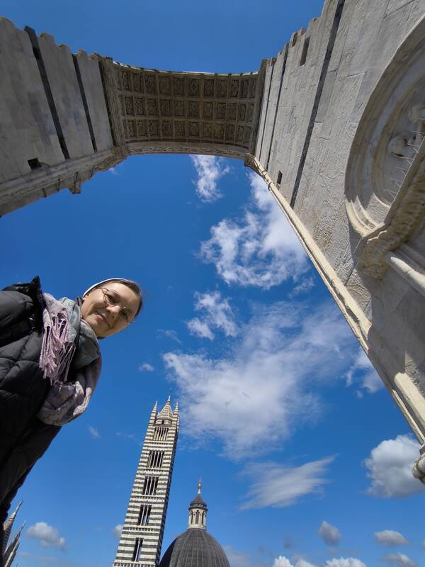  Keliauja: vienuolės turi atostogas ir gali keliauti. Po Italijos dangumi...