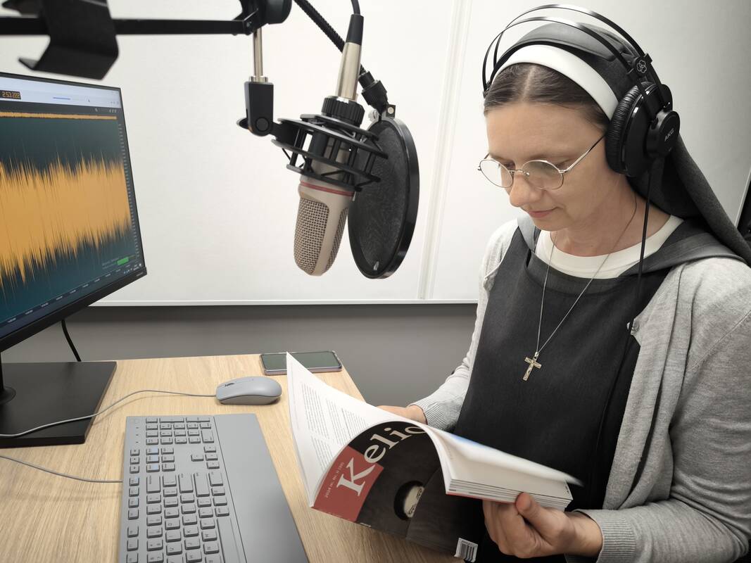 Tarnystė: žurnalo „Kelionė“ garsinimas audiosensorinėje bibliotekoje.