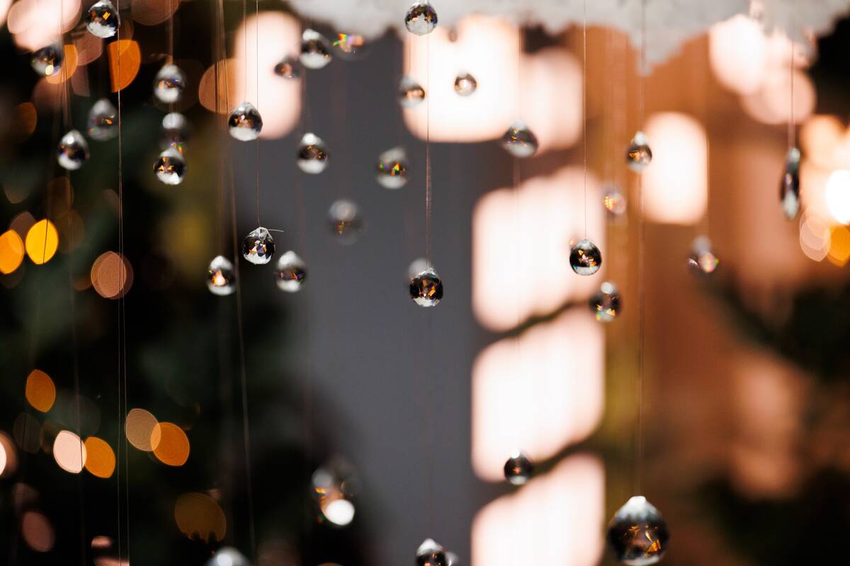 Jonavoje įžiebta Kalėdų eglutė ir Kalėdinių eglučių miestelis