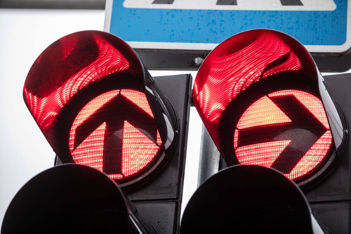 Vilniuje automobilis partrenkė mergaitę: išbėgo degant draudžiamam šviesoforo signalui