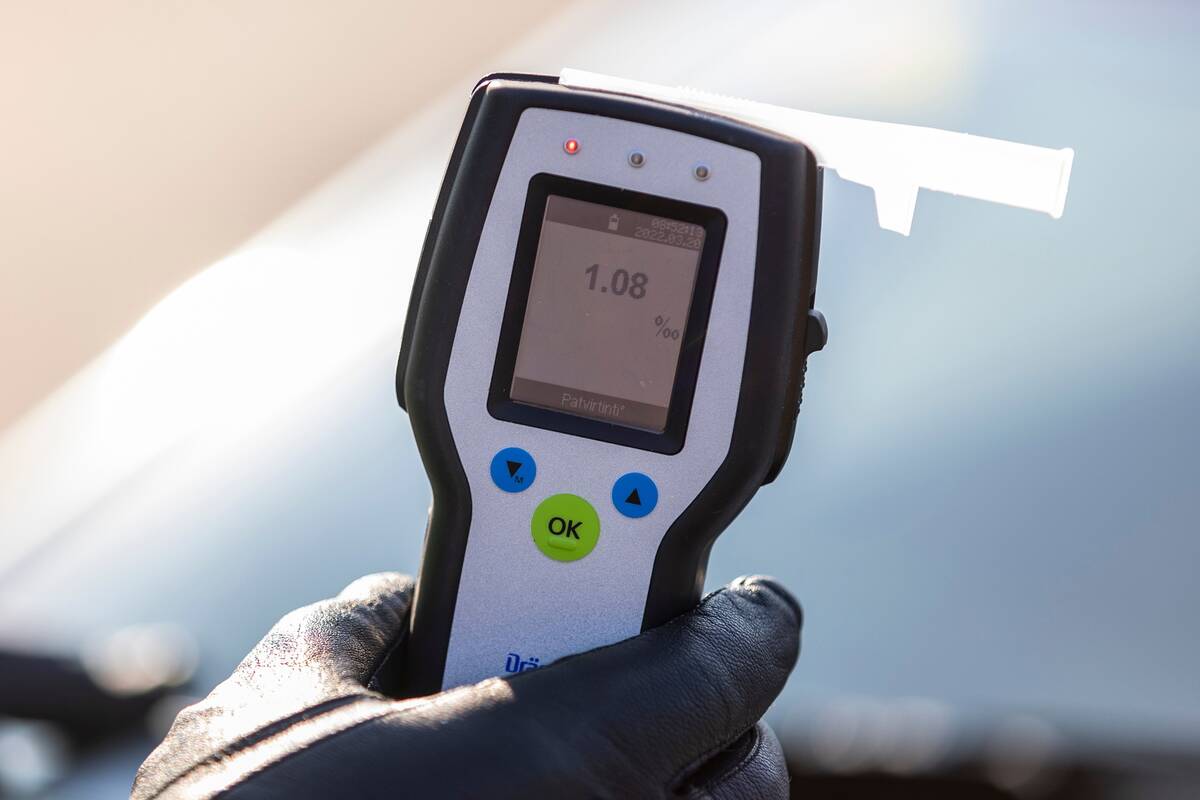 Kaune „Tesla“ rėžėsi į „Mercedes-Benz“: sužalota moteris