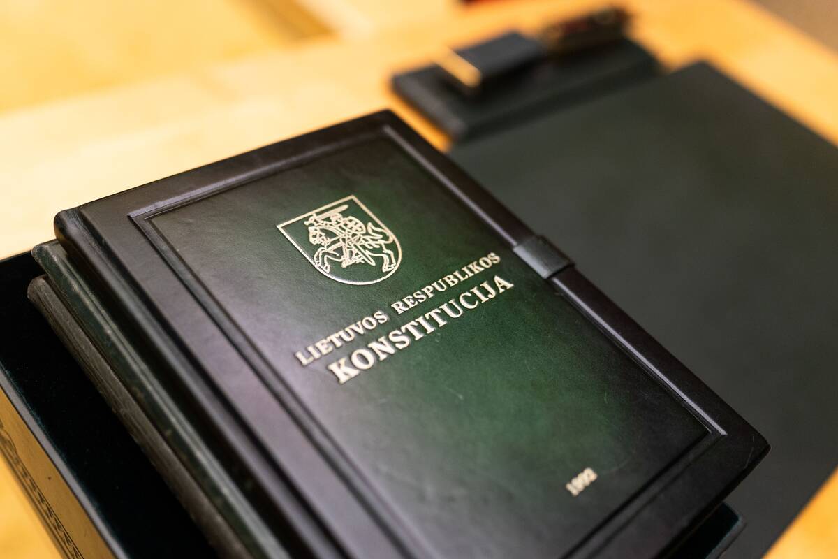 Seimas ėmėsi atnaujintos Konstitucijos pataisos, kad 16-mečiai galėtų rinkti merus, tarybos narius