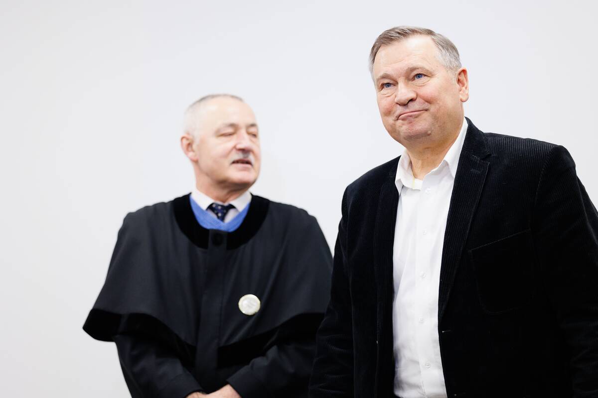 Teismas dėl advokato šeiminės situacijos atidėjo Vrubliausko bylą