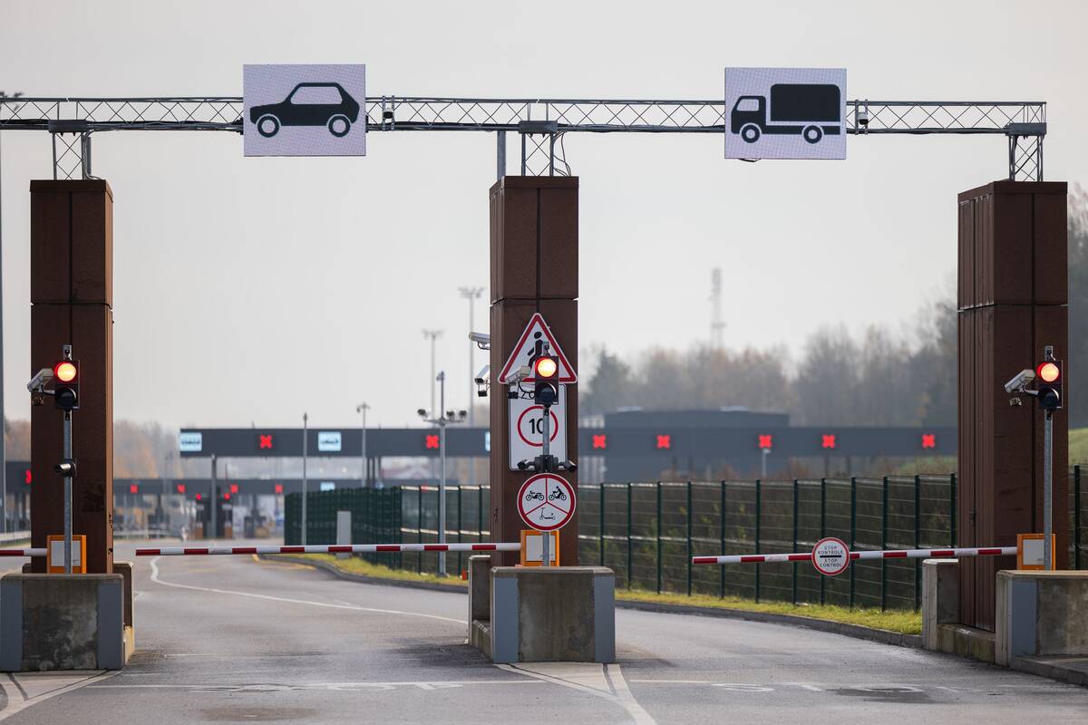 Pasieniečiai ketina derėtis dėl vilkikų, saugumo komisija aptars padėtį pasienyje