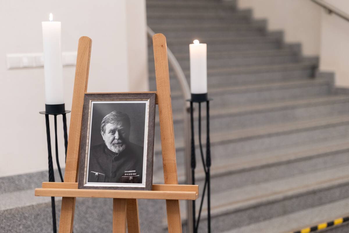 Atsisveikinimas su Kostu Smoriginu Jaunimo teatre