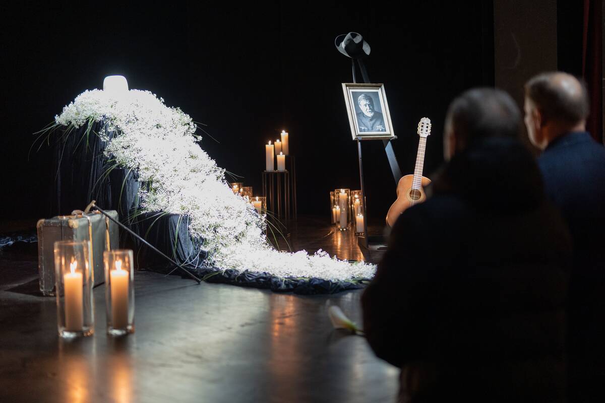 Atsisveikinimas su Kostu Smoriginu Jaunimo teatre