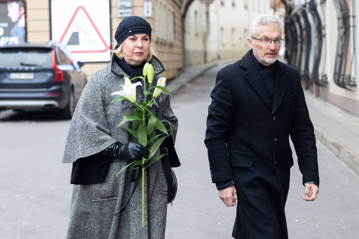 Aktoriaus Kosto Smorigino urna išlydima į amžinojo poilsio vietą