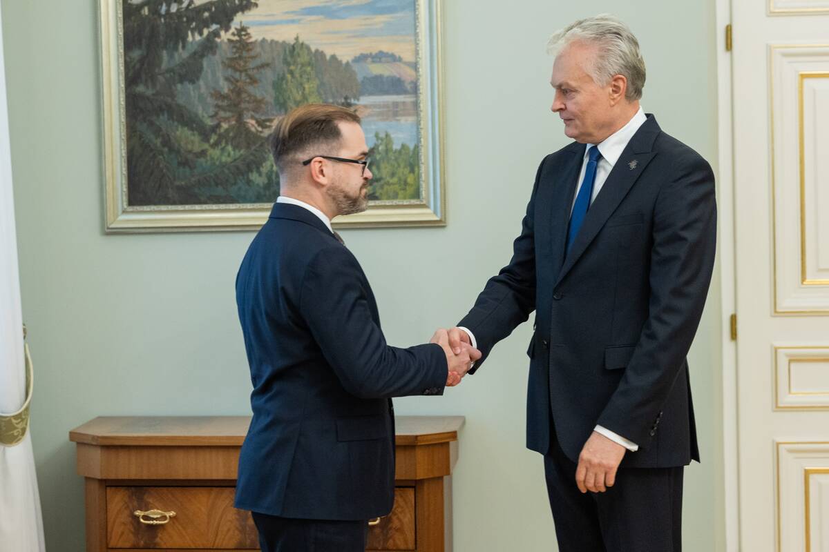 Prezidentas susitiko su kandidatu į krašto apsaugos ministrus Robertu Kaunu