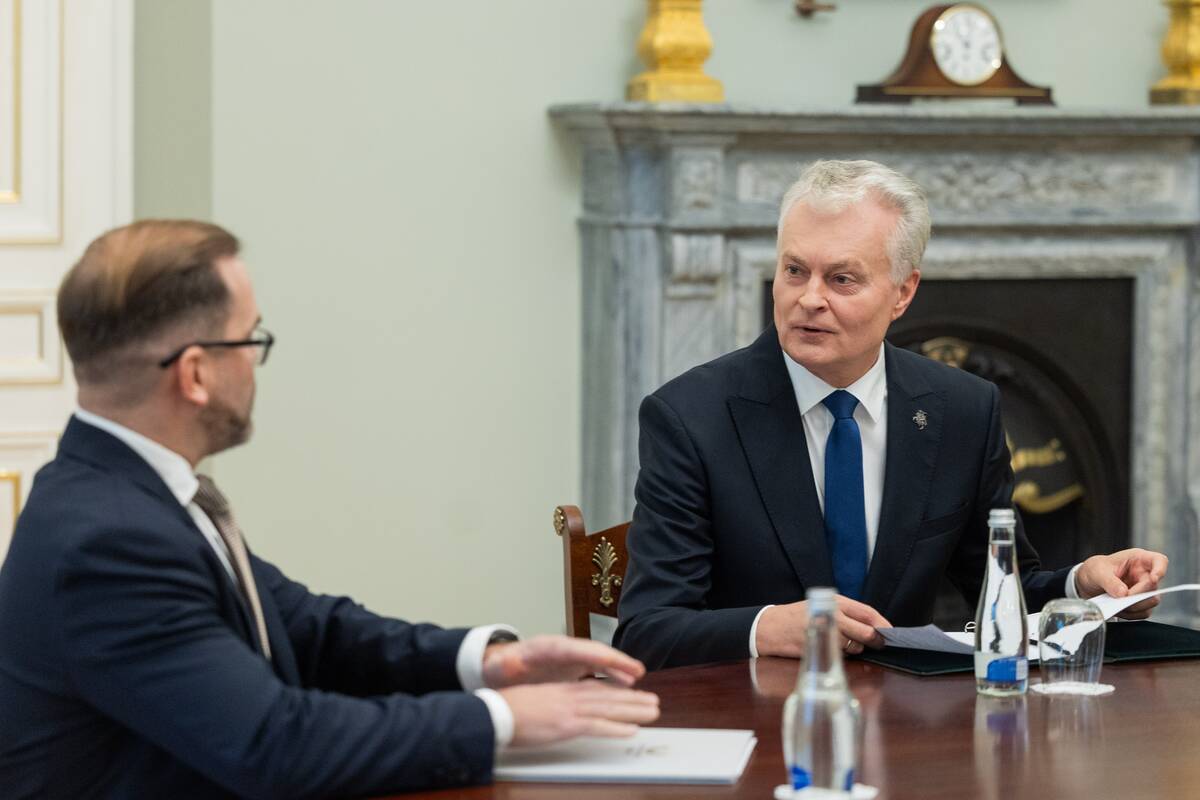 Prezidentas susitiko su kandidatu į krašto apsaugos ministrus Robertu Kaunu