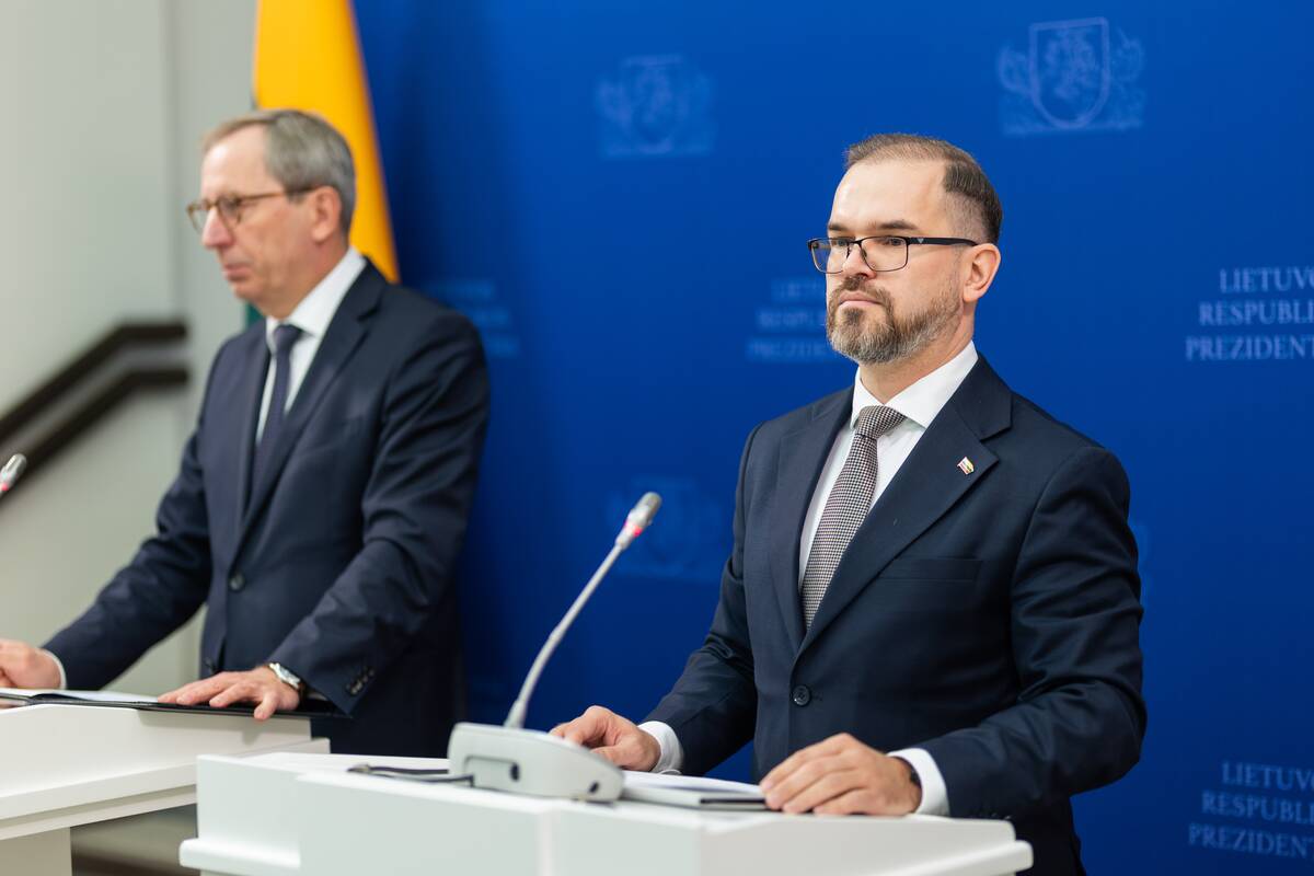 Prezidentas susitiko su kandidatu į krašto apsaugos ministrus Robertu Kaunu