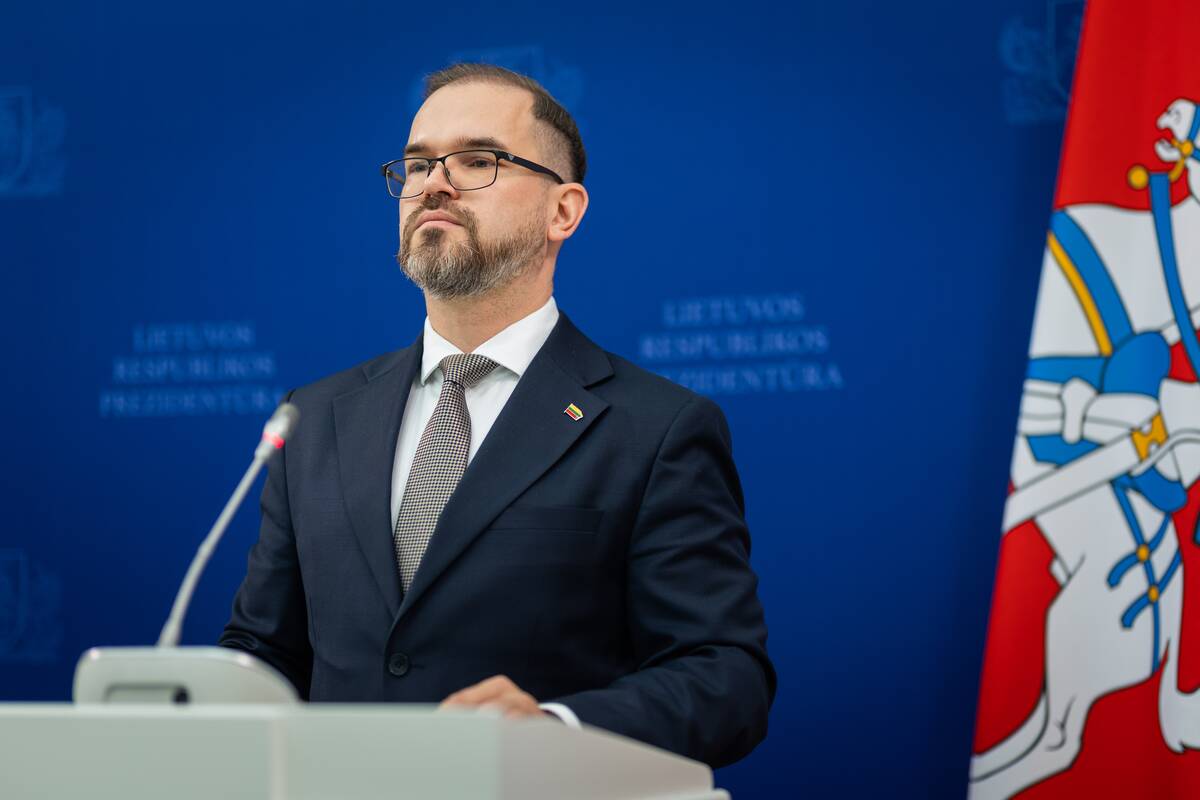 Prezidentas susitiko su kandidatu į krašto apsaugos ministrus Robertu Kaunu