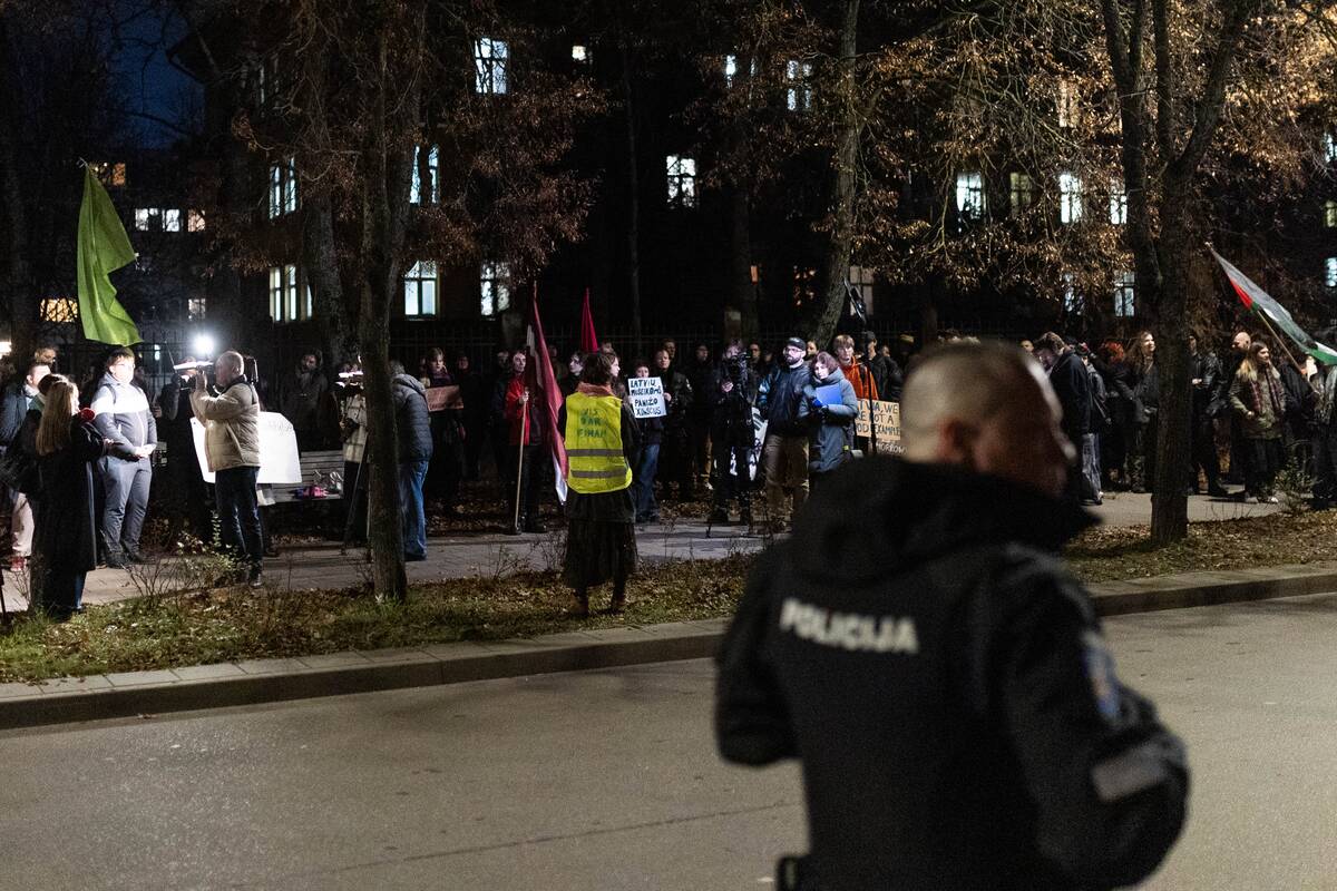 Prie Latvijos ambasados – protestas dėl sprendimo trauktis iš Stambulo konvencijos