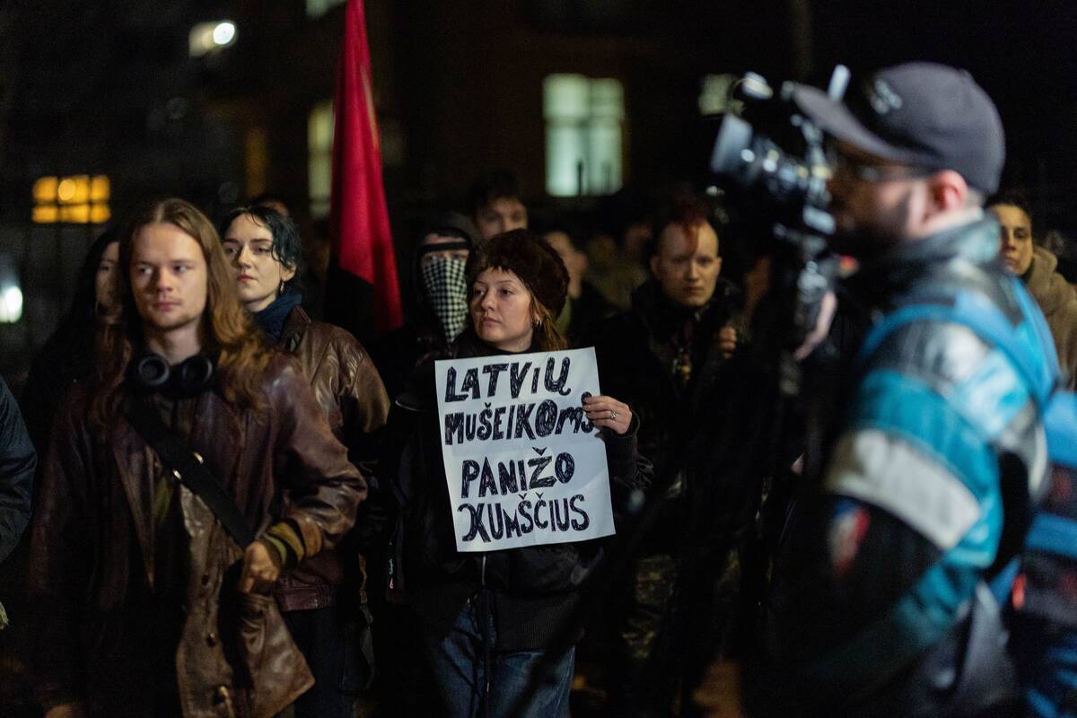 Prie Latvijos ambasados – protestas dėl sprendimo trauktis iš Stambulo konvencijos