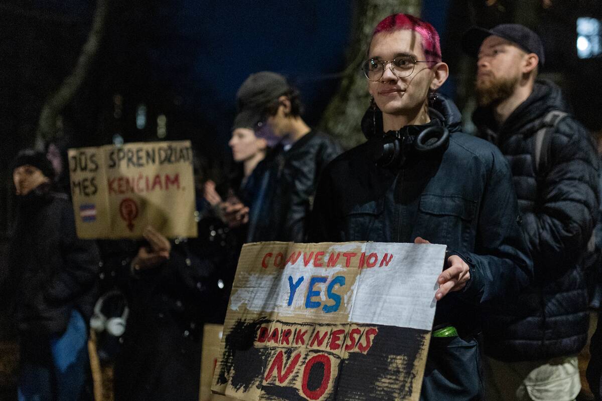 Prie Latvijos ambasados – protestas dėl sprendimo trauktis iš Stambulo konvencijos