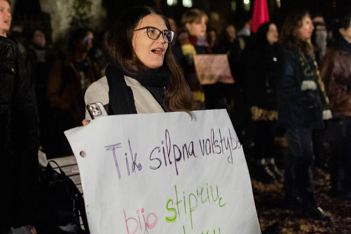 Prie Latvijos ambasados – protestas dėl sprendimo trauktis iš Stambulo konvencijos