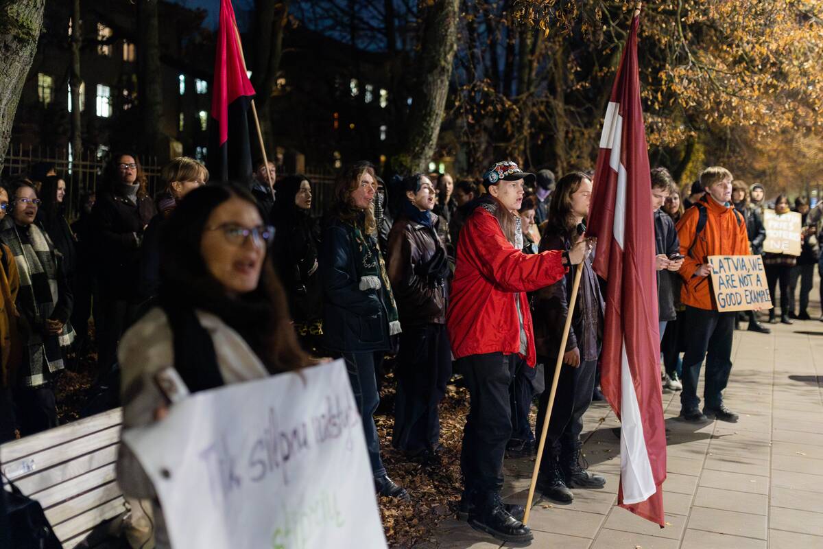 Prie Latvijos ambasados – protestas dėl sprendimo trauktis iš Stambulo konvencijos