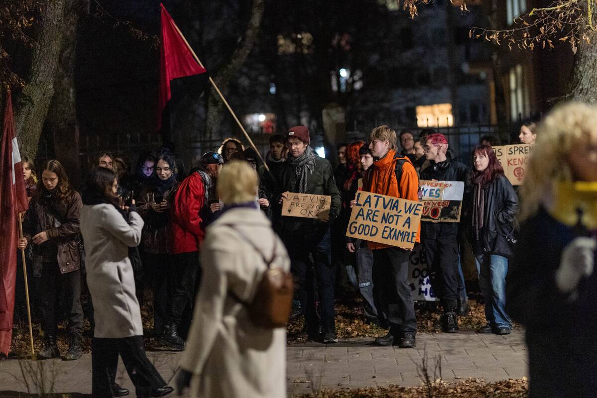 Prie Latvijos ambasados – protestas dėl sprendimo trauktis iš Stambulo konvencijos