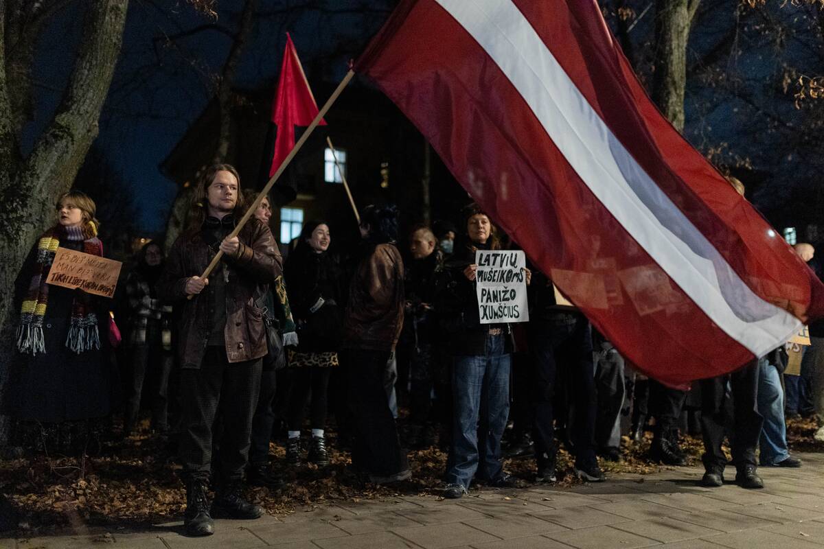 Prie Latvijos ambasados – protestas dėl sprendimo trauktis iš Stambulo konvencijos