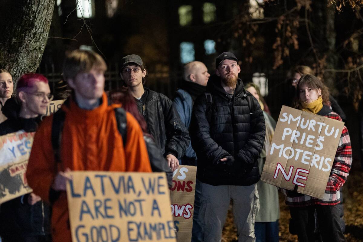 Prie Latvijos ambasados – protestas dėl sprendimo trauktis iš Stambulo konvencijos